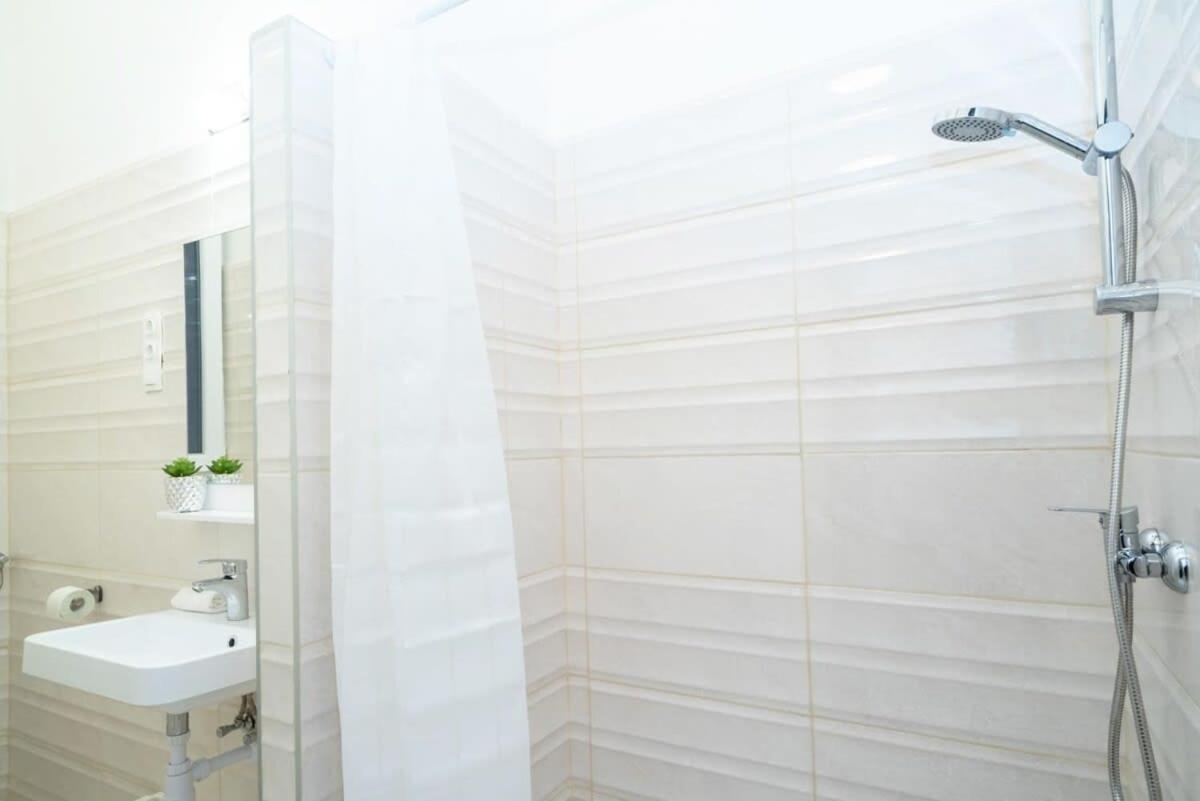 Ultra Central Large Stylish Apartment بودابست المظهر الخارجي الصورة